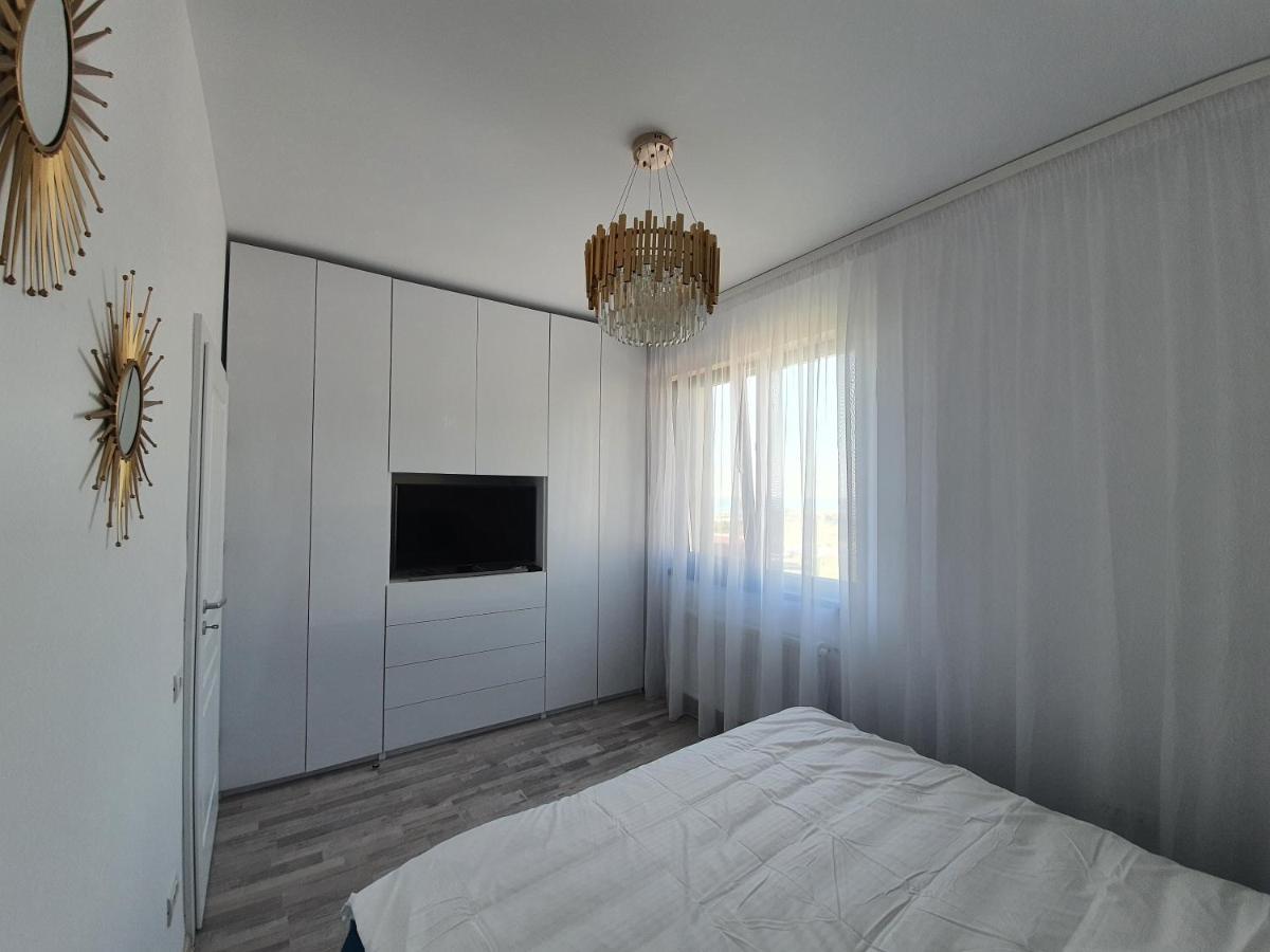 Apartament Lux Eika นาโวดาริ ภายนอก รูปภาพ
