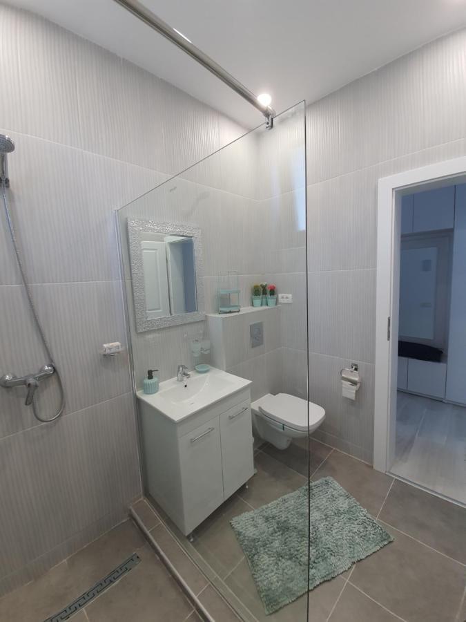 Apartament Lux Eika นาโวดาริ ภายนอก รูปภาพ