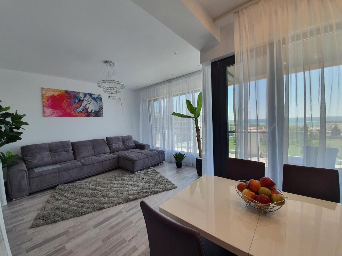 Apartament Lux Eika นาโวดาริ ภายนอก รูปภาพ